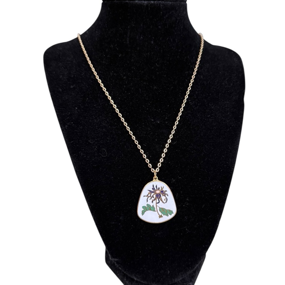 Vintage Cloisonné Floral Enamel Pendant Necklace White with Gold Tone Chain